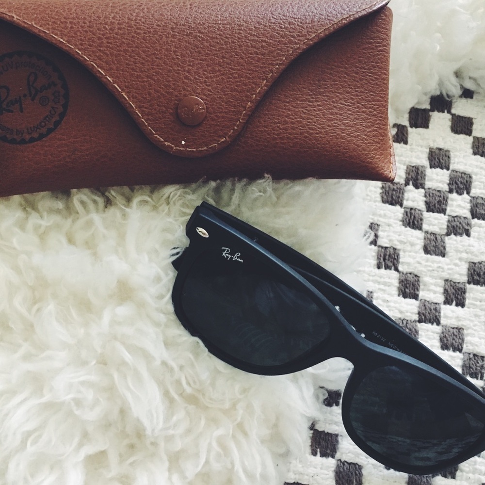 Ray Ban Matte Black Wayfarer Sunnies